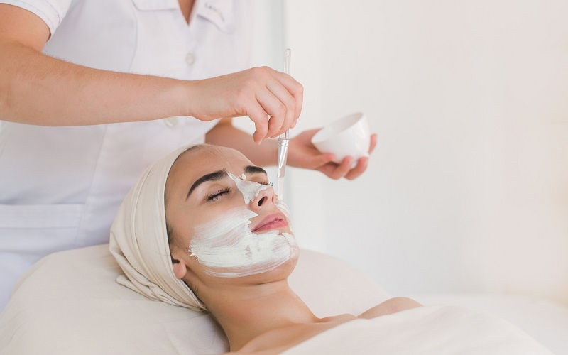 Así actúa el peeling químico facial sobre las lesiones de la piel