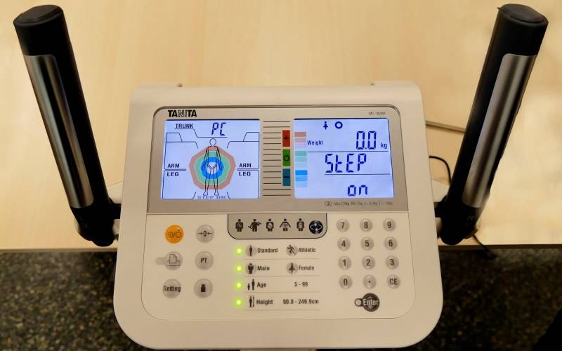 ¿Sabes qué es una báscula de bioimpedancia?