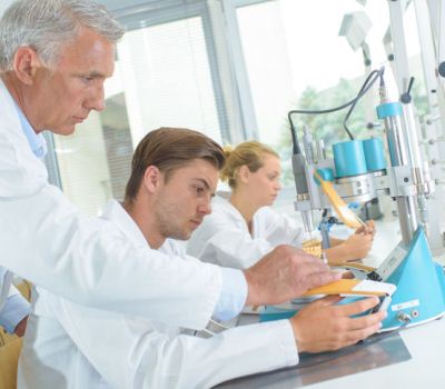 Biomateriales para implantes dentales