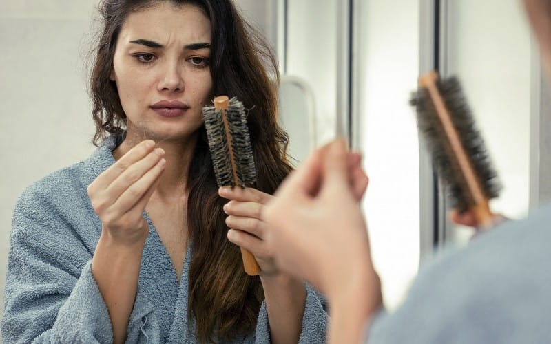 Caída del cabello: causas, tratamientos y cómo frenarla