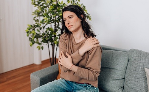 Hombro congelado: una lesión más frecuente en mujeres