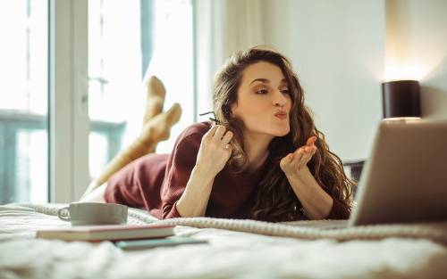 Aumentan las parejas que se conocen en las redes sociales