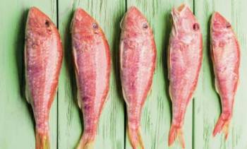 Salmonete con patata, boniato y salsa de kalamata