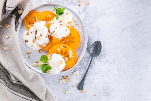 Yogur natural con caqui